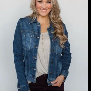 SNEAK PEEK MEDIUM WASH DENIM JEAN JACKET